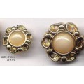31 Plastic Buttons Pearl Gold Flowers