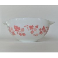 Pyrex Gooseberry Cinderella bowl 443 pink