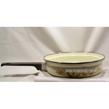 White enamelled steel pan with wheat ears motif