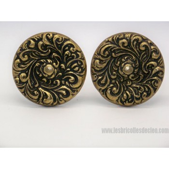 Paire d'embrasses style antique en laiton